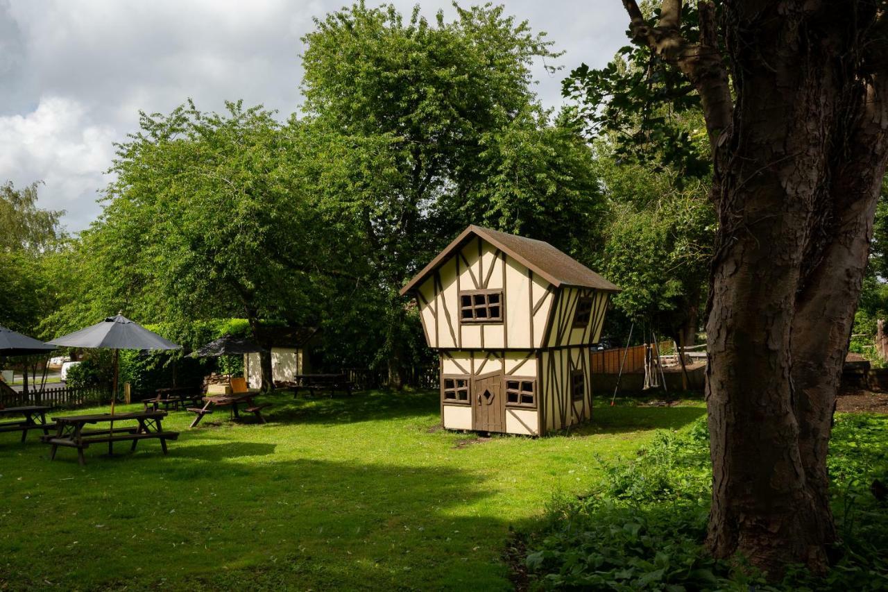 The Poacher Inn Hook (Hampshire) Exterior foto