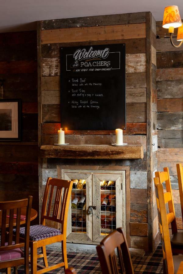The Poacher Inn Hook (Hampshire) Exterior foto